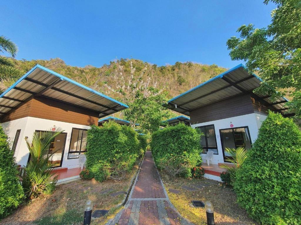 Phuphayot Resort Trang Exterior photo
