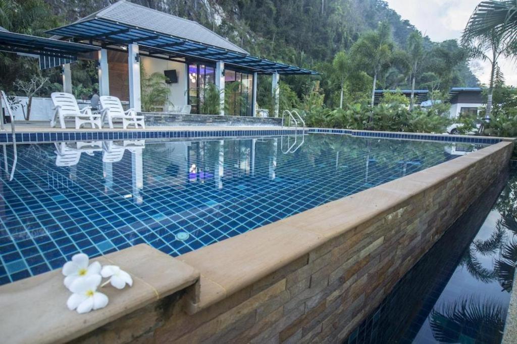 Phuphayot Resort Trang Exterior photo