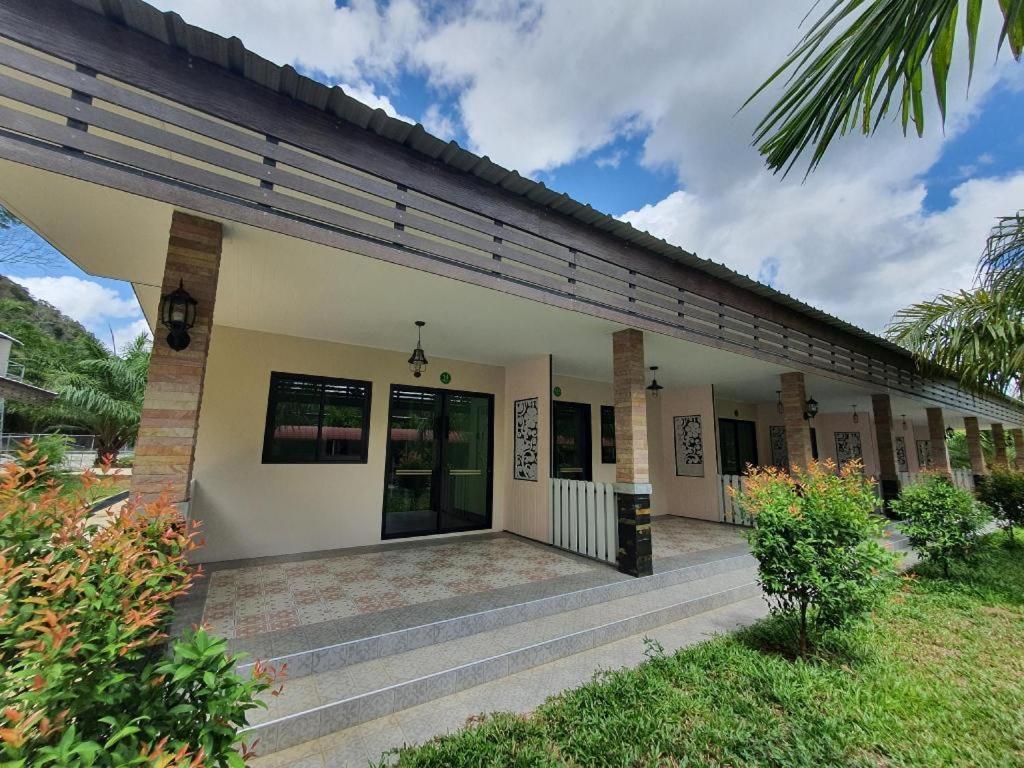 Phuphayot Resort Trang Exterior photo